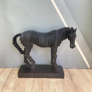 ESTATUA CABALLO NEGRO